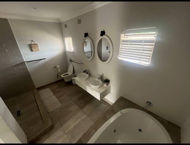 7 BEDROOM HOUSE FOR SALE IN BALLITO CENTRAL